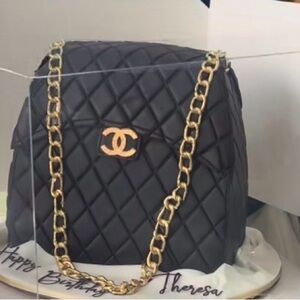 Meet your Posher, Angela